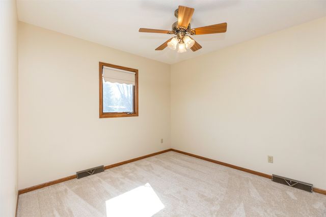 2342 Shalimar Dr, Salina, KS 67401