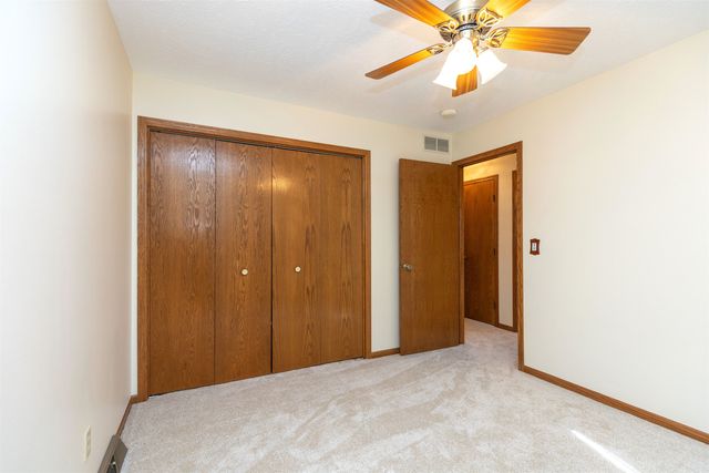 2342 Shalimar Dr, Salina, KS 67401