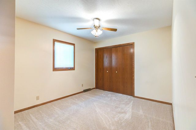 2342 Shalimar Dr, Salina, KS 67401