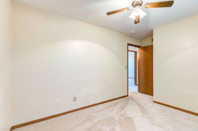 2342 Shalimar Dr, Salina, KS 67401