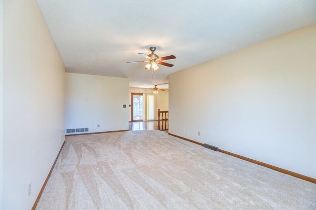 2342 Shalimar Dr, Salina, KS 67401