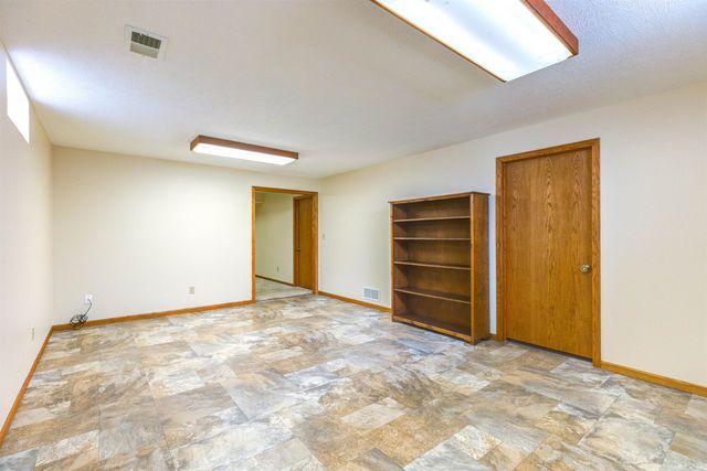 2342 Shalimar Dr, Salina, KS 67401