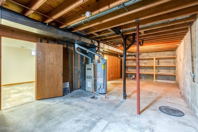 2342 Shalimar Dr, Salina, KS 67401