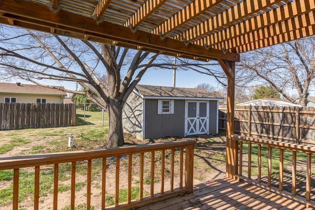 2342 Shalimar Dr, Salina, KS 67401