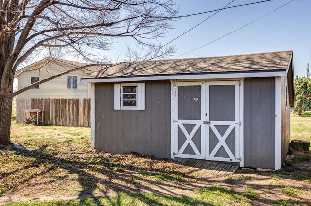 2342 Shalimar Dr, Salina, KS 67401