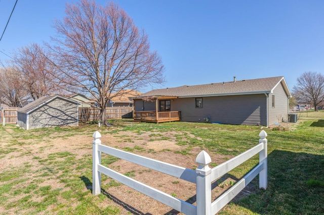 2342 Shalimar Dr, Salina, KS 67401