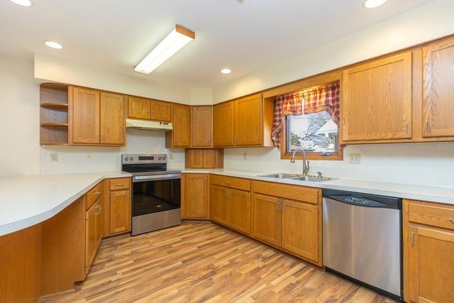 2342 Shalimar Dr, Salina, KS 67401