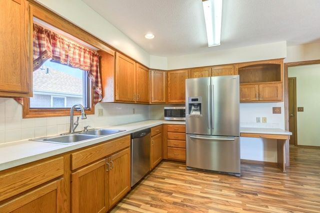 2342 Shalimar Dr, Salina, KS 67401