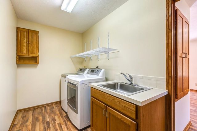 2342 Shalimar Dr, Salina, KS 67401