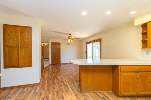 2342 Shalimar Dr, Salina, KS 67401