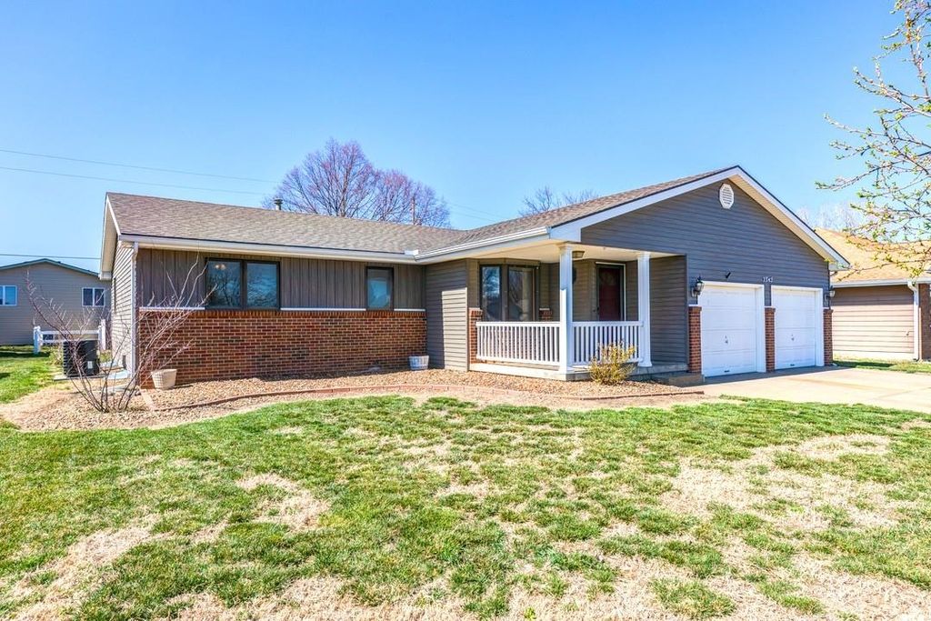 2342 Shalimar Dr, Salina, KS 67401