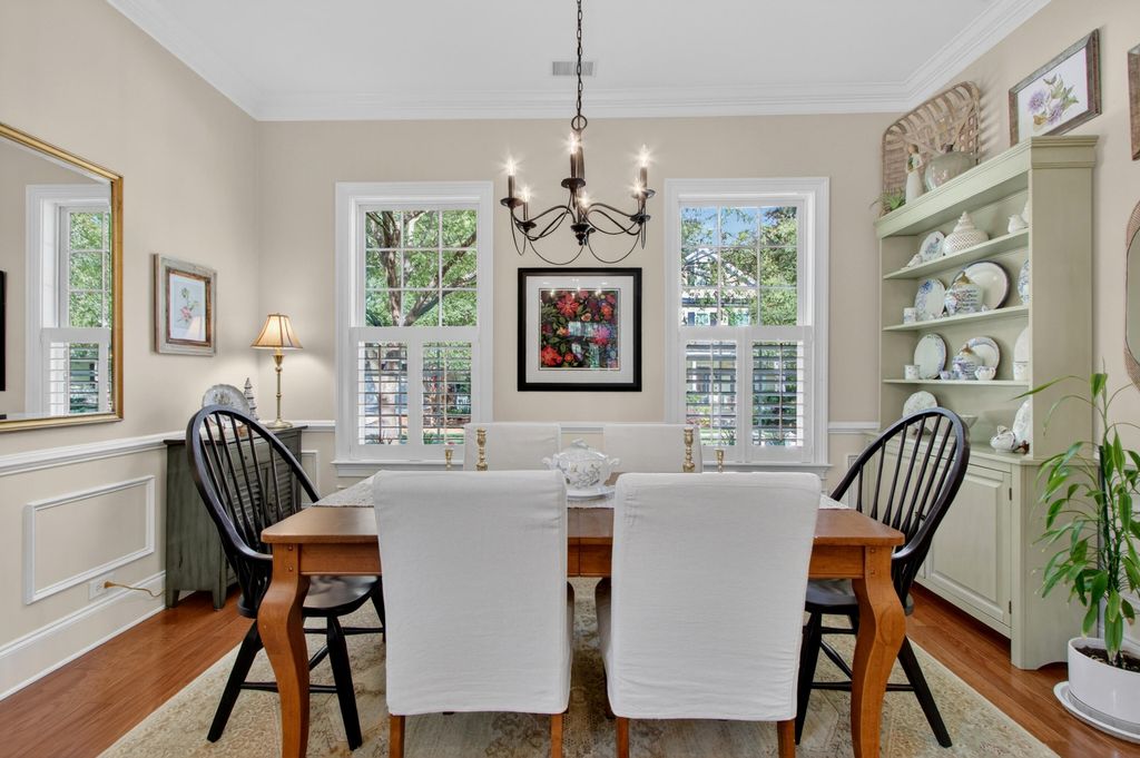 Image 10 of property listing at 142 Donning Drive, Summerville, SC 29483