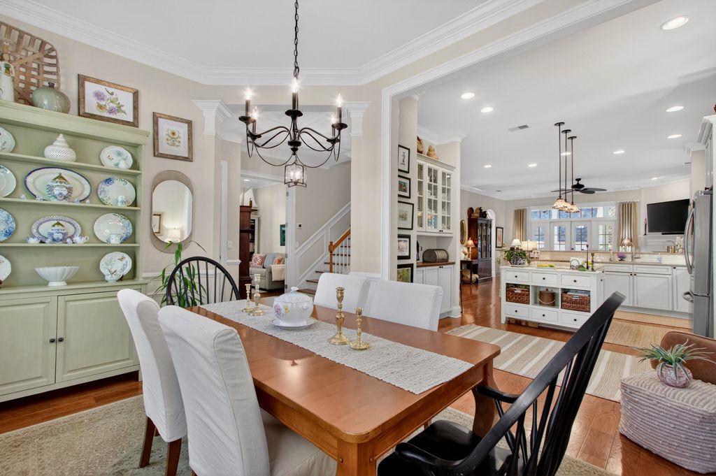 Image 12 of property listing at 142 Donning Drive, Summerville, SC 29483