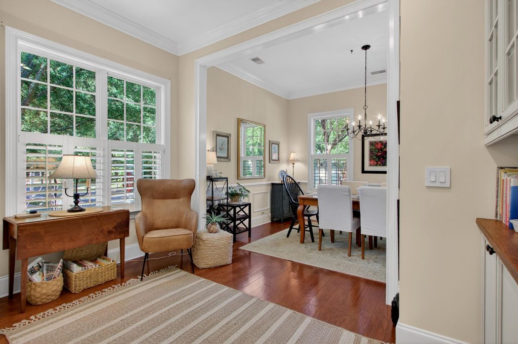 Image 13 of property listing at 142 Donning Drive, Summerville, SC 29483