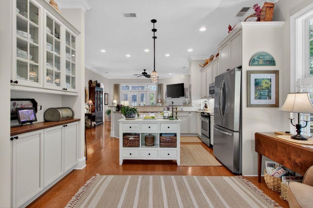 Image 22 of property listing at 142 Donning Drive, Summerville, SC 29483
