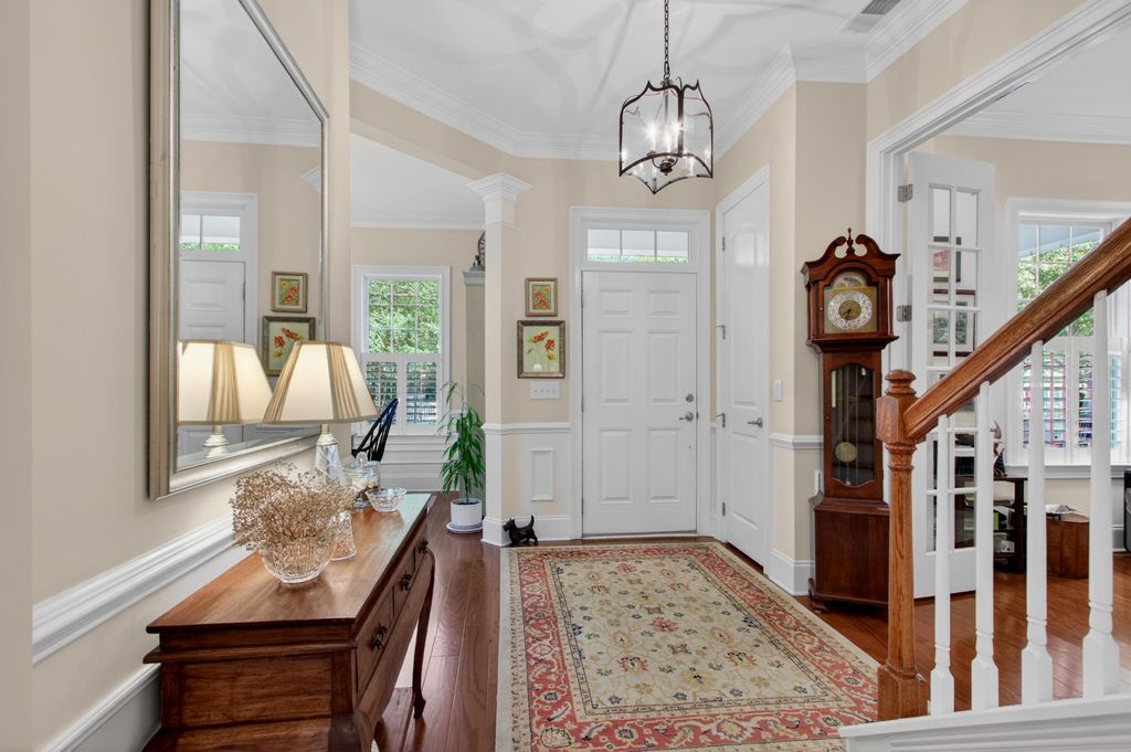 Image 6 of property listing at 142 Donning Drive, Summerville, SC 29483