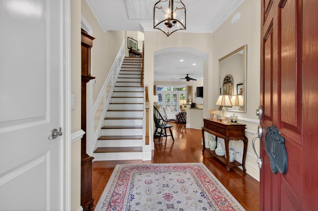 Image 7 of property listing at 142 Donning Drive, Summerville, SC 29483