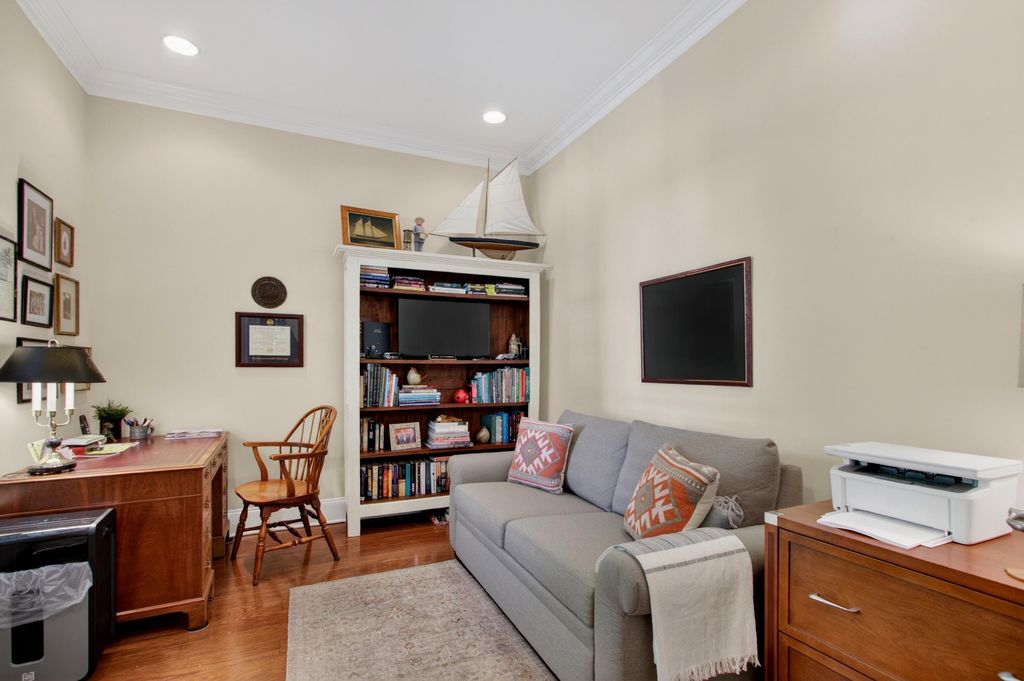 Image 9 of property listing at 142 Donning Drive, Summerville, SC 29483