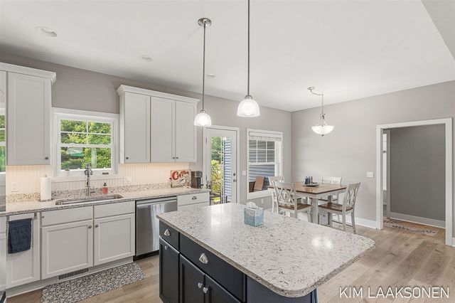 349 Parkside Lane, Douglas, MI 49406