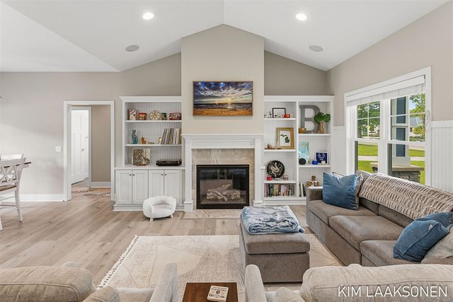349 Parkside Lane, Douglas, MI 49406