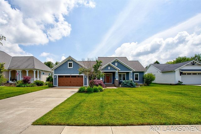 349 Parkside Lane, Douglas, MI 49406