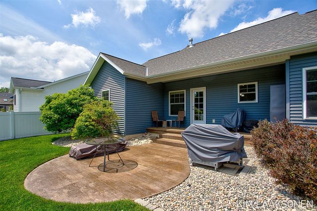 349 Parkside Lane, Douglas, MI 49406