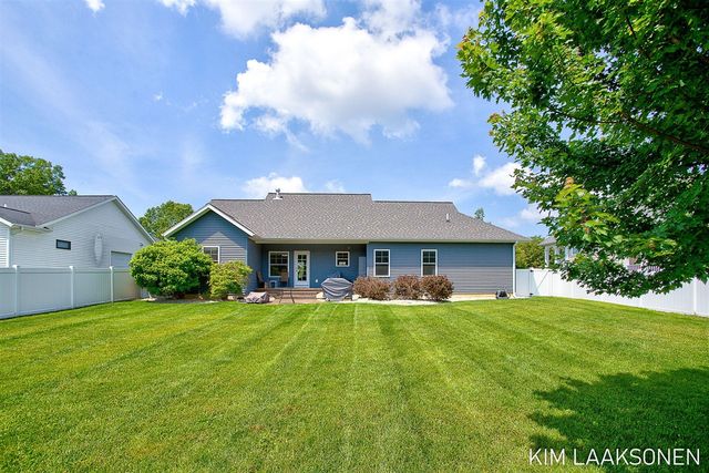 349 Parkside Lane, Douglas, MI 49406