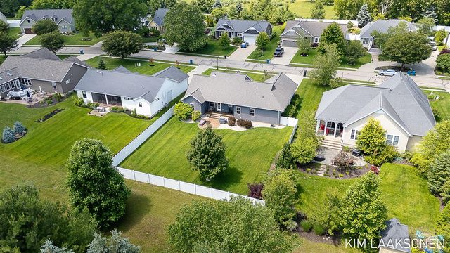 349 Parkside Lane, Douglas, MI 49406