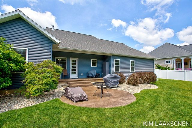 349 Parkside Lane, Douglas, MI 49406