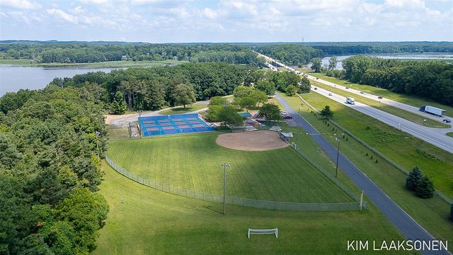 349 Parkside Lane, Douglas, MI 49406