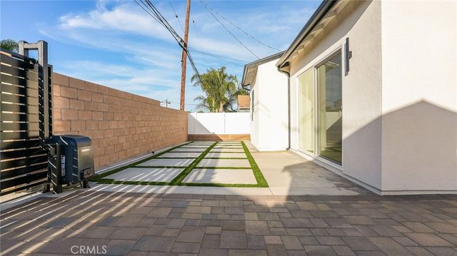 1822 Pomona, Costa Mesa, CA 92627