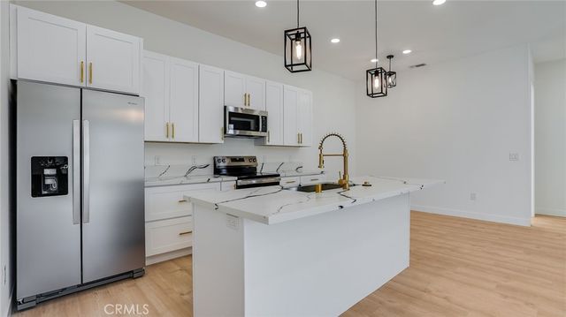 1822 Pomona, Costa Mesa, CA 92627