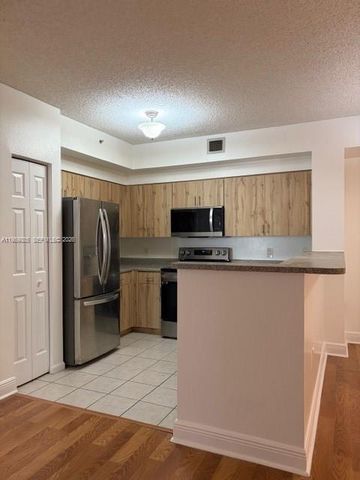 8000 N Nob Hill Rd 206, Tamarac, FL 33321