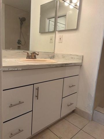 8000 N Nob Hill Rd 206, Tamarac, FL 33321