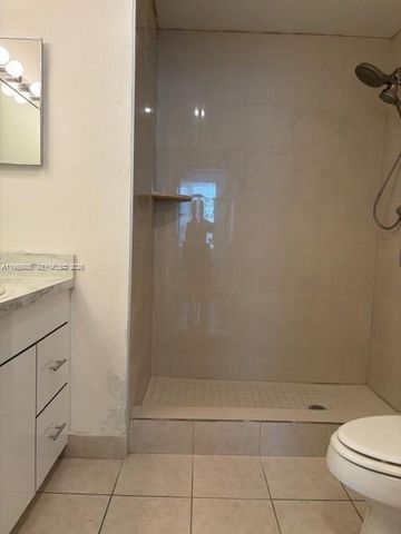 8000 N Nob Hill Rd 206, Tamarac, FL 33321