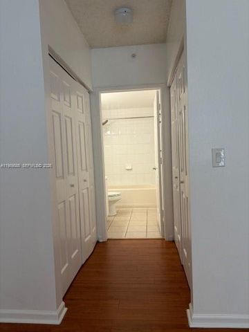 8000 N Nob Hill Rd 206, Tamarac, FL 33321