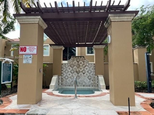 8000 N Nob Hill Rd 206, Tamarac, FL 33321