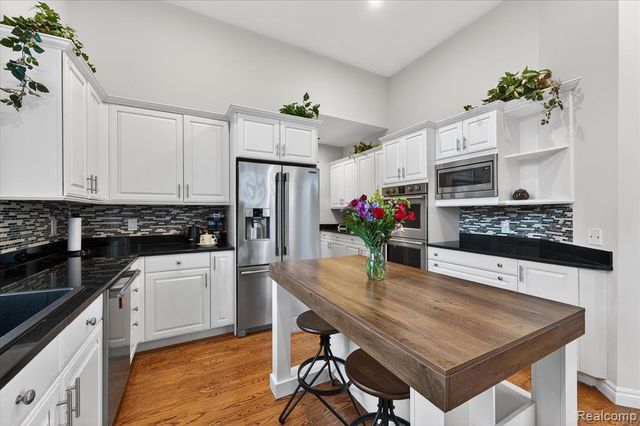 4806 Goodison Place Drive, Rochester, MI 48306