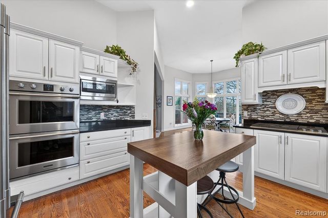 4806 Goodison Place Drive, Rochester, MI 48306