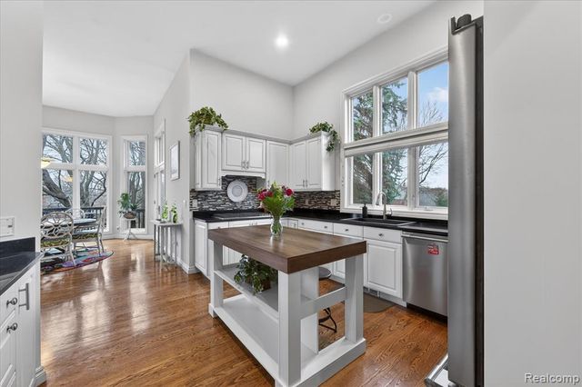 4806 Goodison Place Drive, Rochester, MI 48306