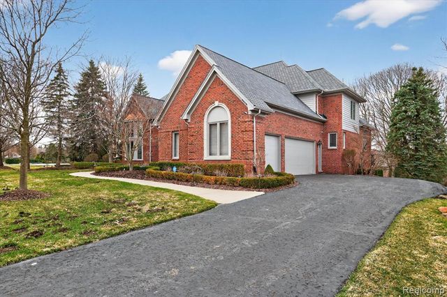 4806 Goodison Place Drive, Rochester, MI 48306