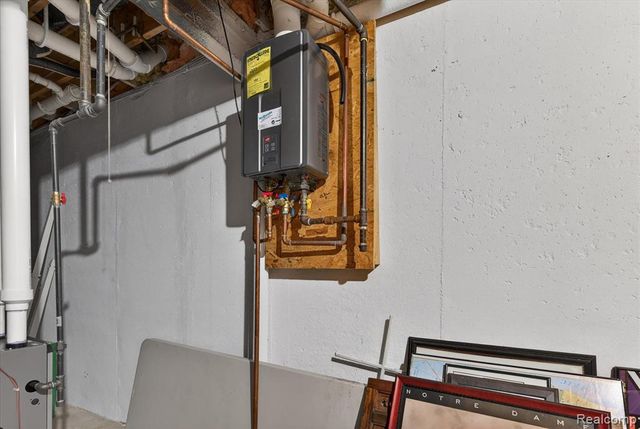 4806 Goodison Place Drive, Rochester, MI 48306