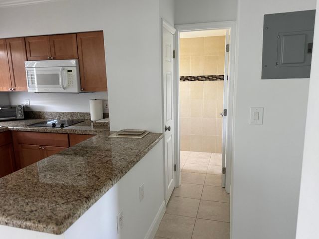 1041 Hillsboro Mile 18, Hillsboro Beach, FL 33062