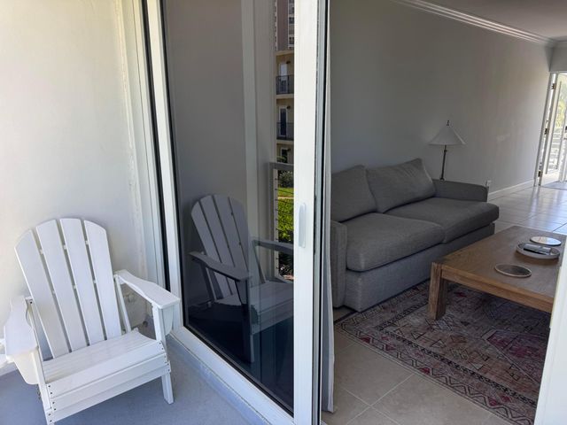 1041 Hillsboro Mile 18, Hillsboro Beach, FL 33062