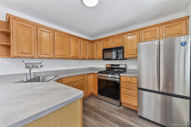 320 Walnut Avenue, New Windsor, NY 12553