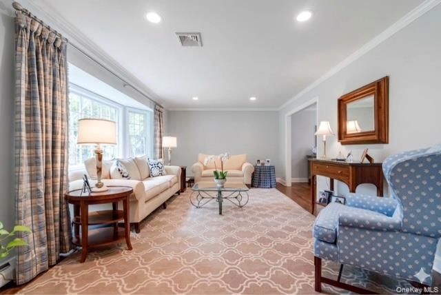 33 Northwood Circle, Huntington, NY 11743