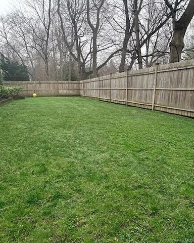 33 Northwood Circle, Huntington, NY 11743