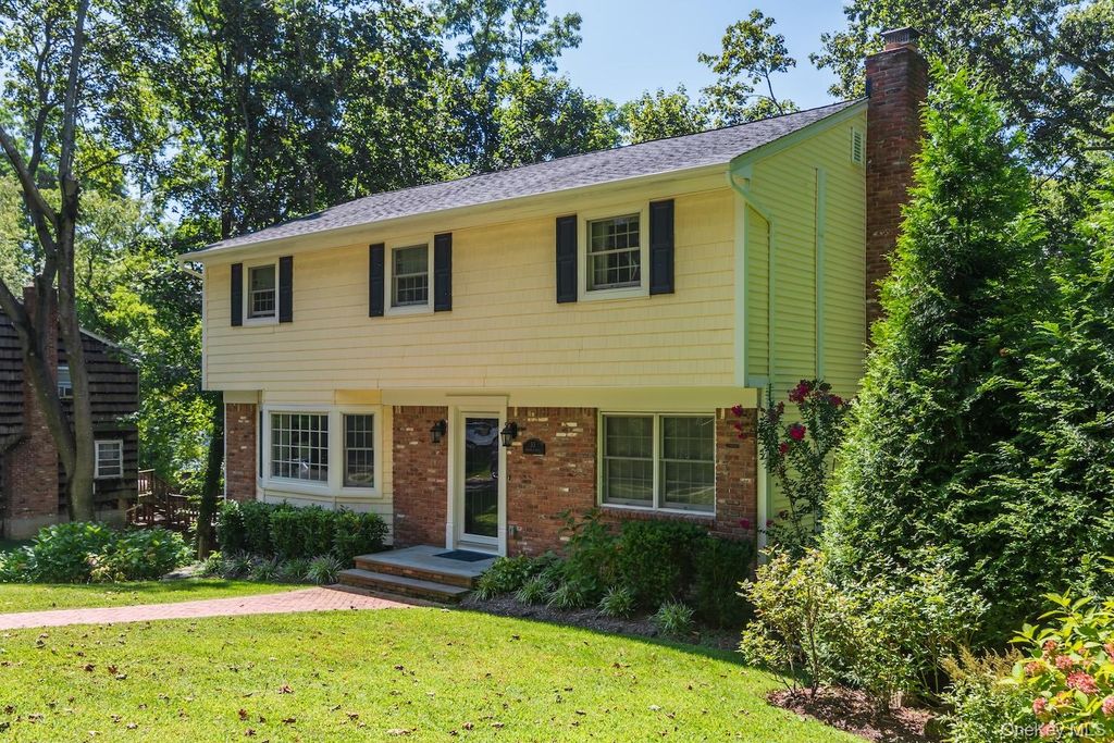 33 Northwood Circle, Huntington, NY 11743