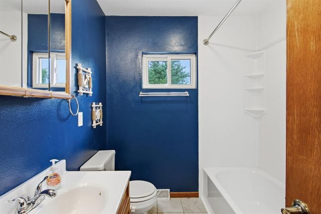2124 Edgewood Lane, Eau Claire, WI 54703