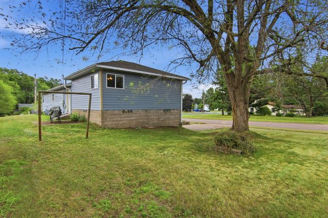 2124 Edgewood Lane, Eau Claire, WI 54703